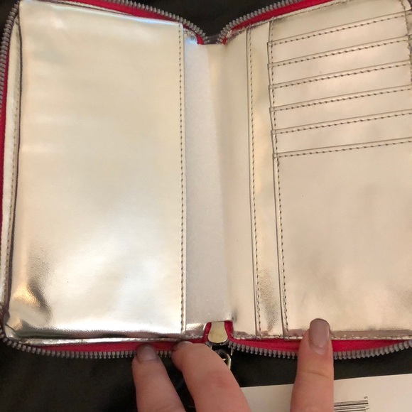 ๐๐ Betsey Johnson Boxed Dog Wristlet ๐๐ - Picture 2 of 4